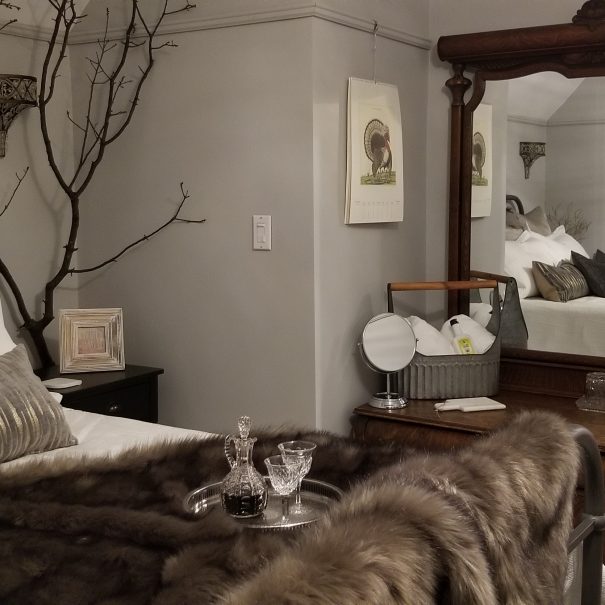 King bed with luxury bedding, faux fur throw