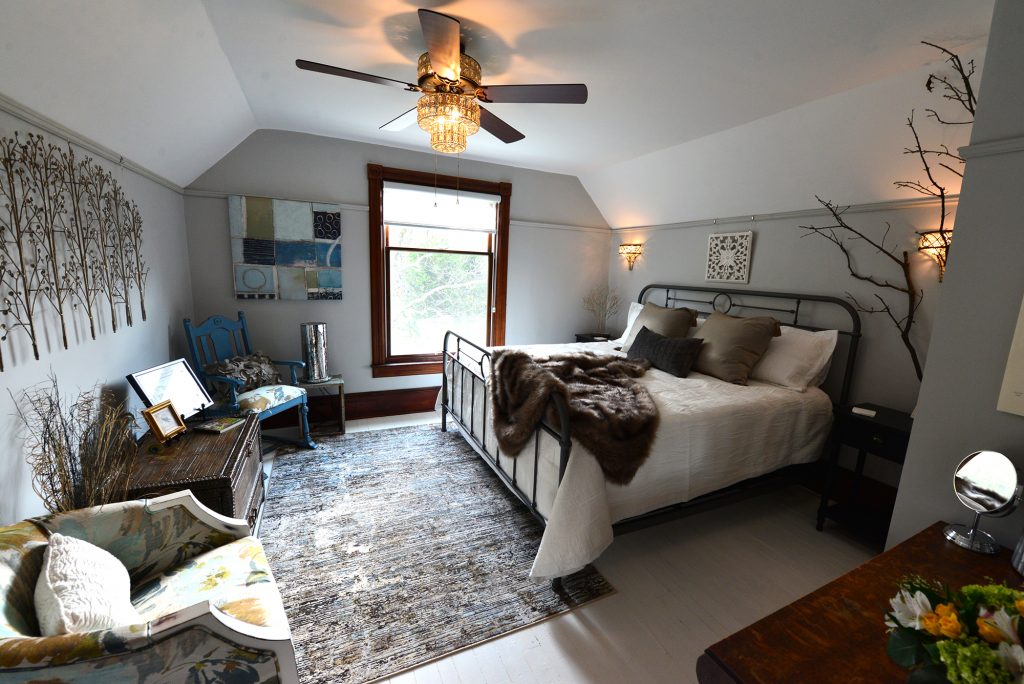 room outfitted in luxurious linens, custom bedding, thick towels and bathrobes.